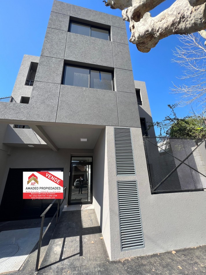 Dpto monoambiente APTO CRED con balcon y cochera poca antiguedad 1er piso por escalera, ubicado Azara 851, Lomas de Zamora