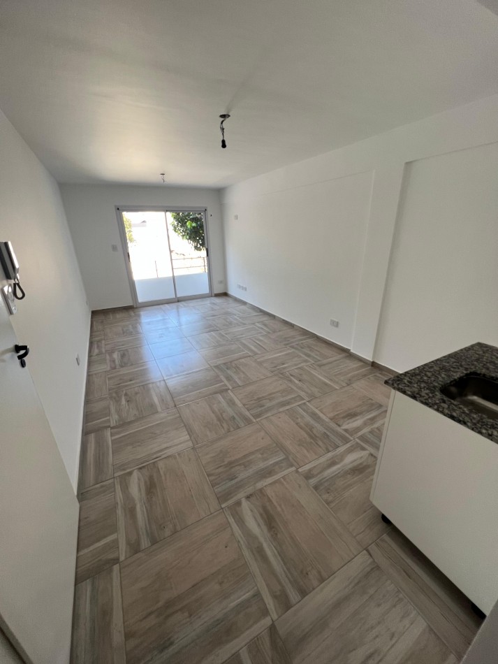 Dpto monoambiente APTO CRED con balcon y cochera poca antiguedad 1er piso por escalera, ubicado Azara 851, Lomas de Zamora