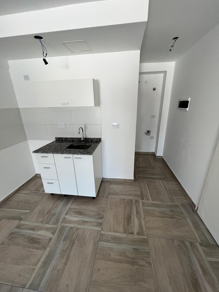 Dpto monoambiente APTO CRED con balcon y cochera poca antiguedad 1er piso por escalera, ubicado Azara 851, Lomas de Zamora