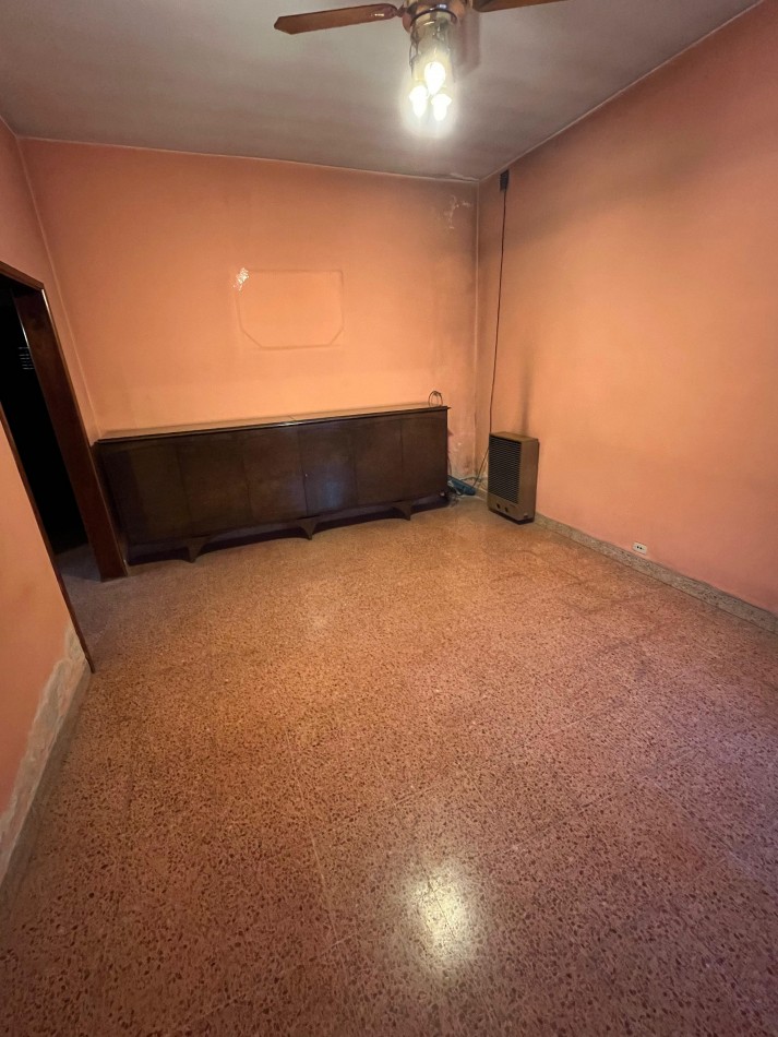 Casa 4 amb con gran parque, APTO CREDITO. Ubicada en Senillosa 171, Temperley