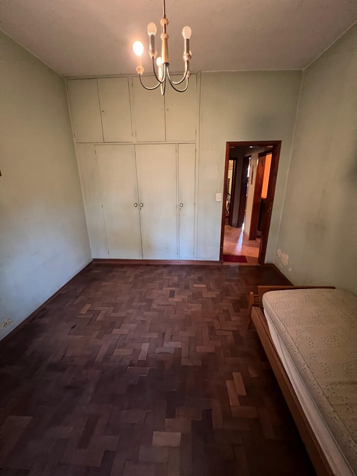 Casa 4 amb con gran parque, APTO CREDITO. Ubicada en Senillosa 171, Temperley