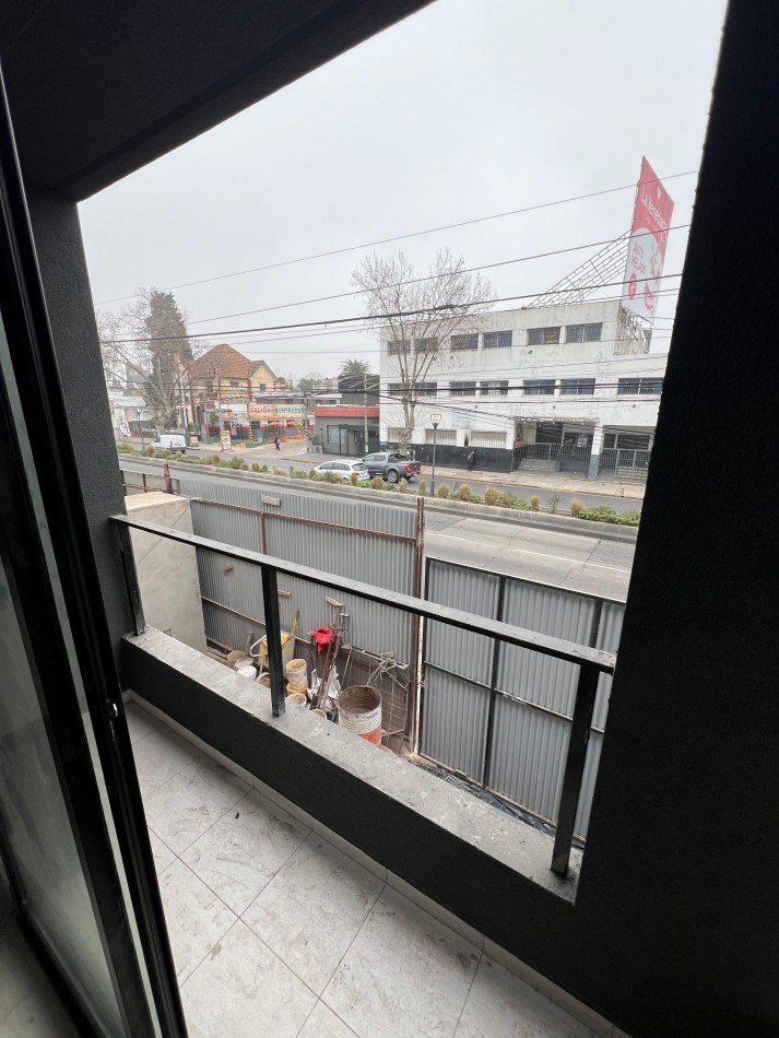 Dpto monoamb  al frente, con balcon a estrenar 1er/2do piso, ubicado en Bolivar 359 Lomas de Zamora