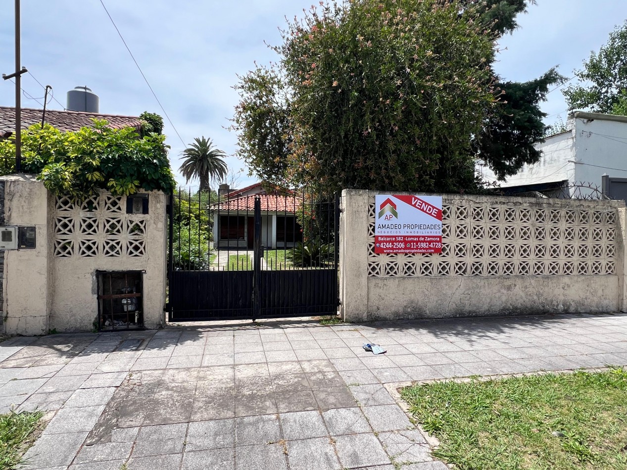 Casa 3 amb con gran parque, patio, cochera y terraza. Apto credito. Ubicada en Joaquin V. Gonzalez 340 Temperley