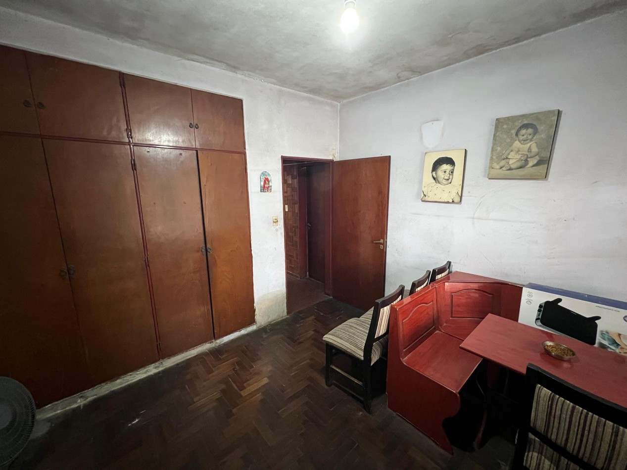 Casa 3 amb con gran parque, patio, cochera y terraza. Apto credito. Ubicada en Joaquin V. Gonzalez 340 Temperley