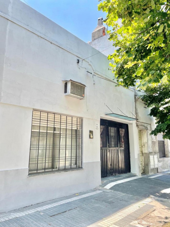 Excelente ph amplio 3 amb al frente con cochera y terraza. Ubicado en Enrique Fernandez al 3000, Lanus Este