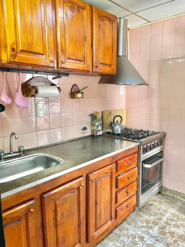 Excelente ph amplio 3 amb al frente con cochera y terraza. Ubicado en Enrique Fernandez al 3000, Lanus Este