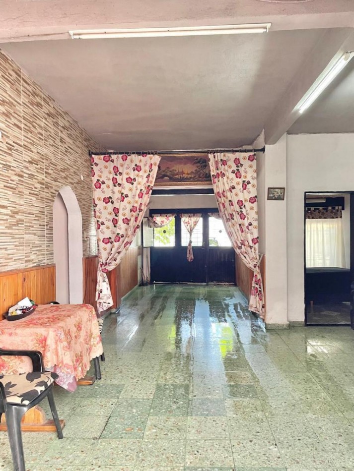 Excelente ph amplio 3 amb al frente con cochera y terraza. Ubicado en Enrique Fernandez al 3000, Lanus Este