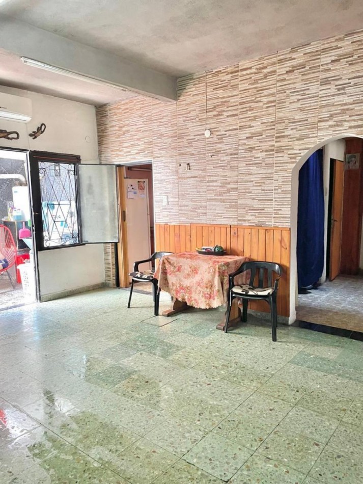 Excelente ph amplio 3 amb al frente con cochera y terraza. Ubicado en Enrique Fernandez al 3000, Lanus Este