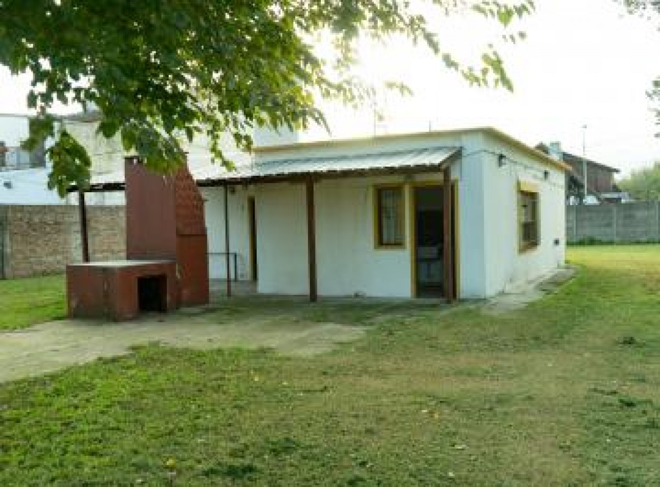 Importante lote con casa 3 amb, muy buena ubicacion: en Luis Davila 400, Llavallol