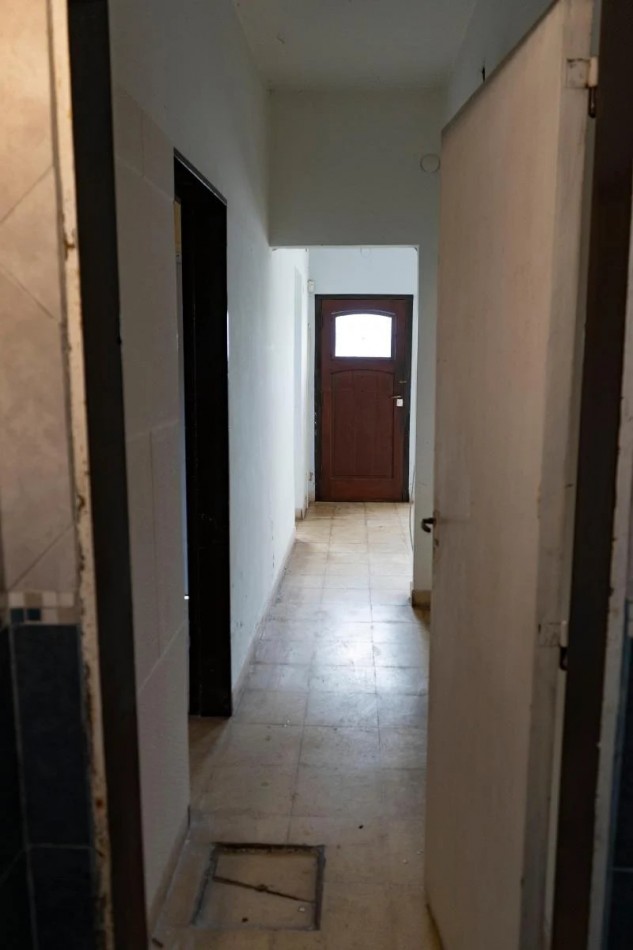 Importante lote con casa 3 amb, muy buena ubicacion: en Luis Davila 400, Llavallol