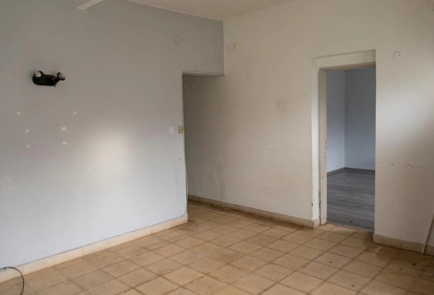 Importante lote con casa 3 amb, muy buena ubicacion: en Luis Davila 400, Llavallol
