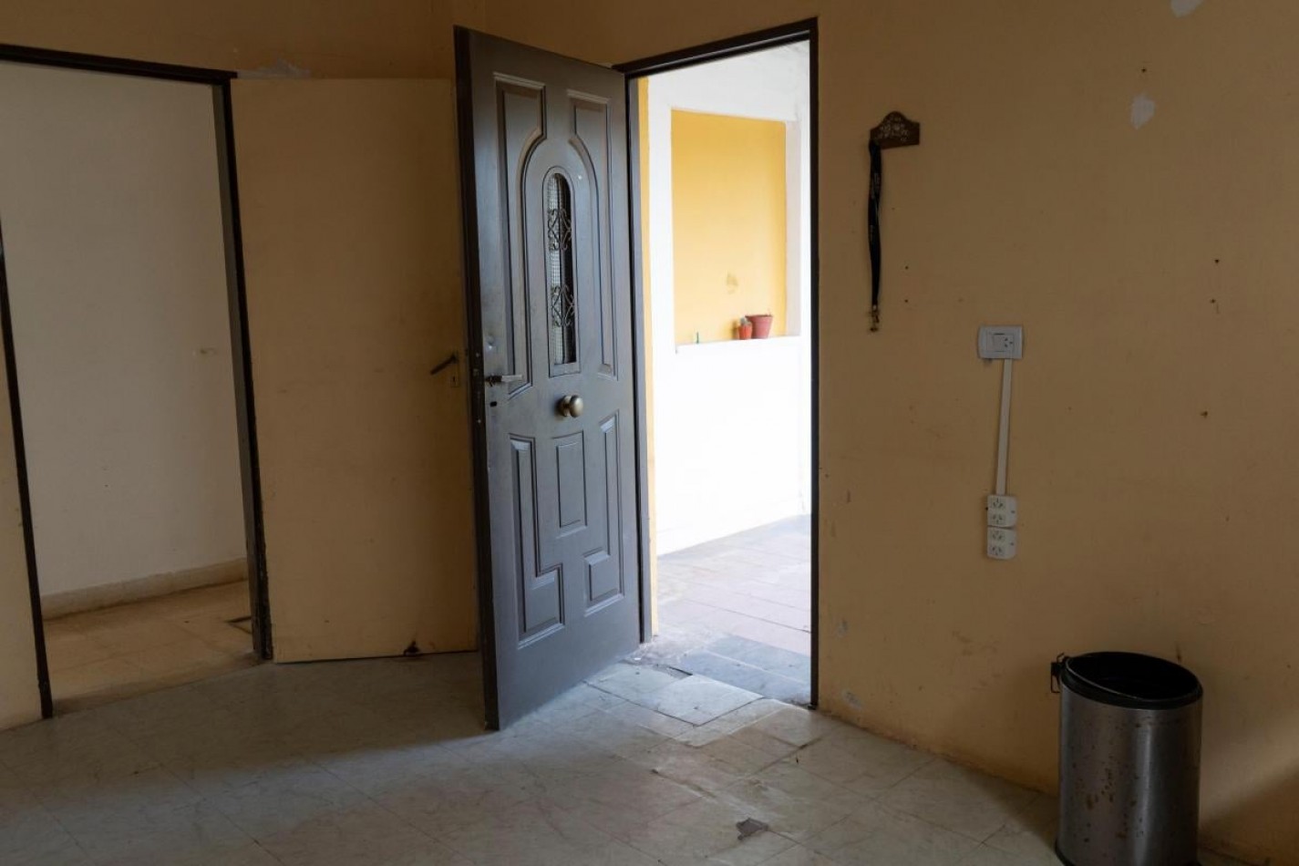 Importante lote con casa 3 amb, muy buena ubicacion: en Luis Davila 400, Llavallol