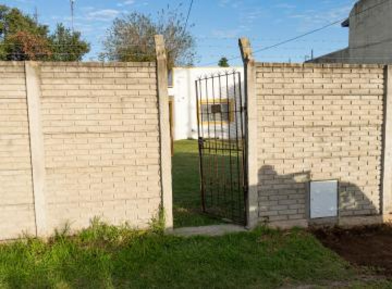 Importante lote con casa 3 amb, muy buena ubicacion: en Luis Davila 400, Llavallol