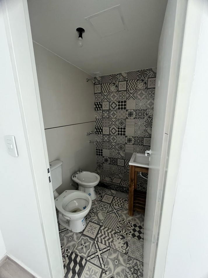 Dpto amb y medio pb a estrenar, fondo con patio y cochera. Ubicado en Gorriti 717, Lomas de Zamora