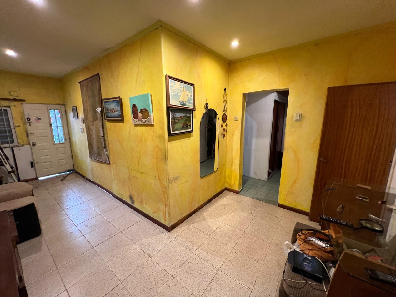 Casa 3 amb con cochera y parque, ubicado en Alvarez Thomas 642 Lomas de Zamora