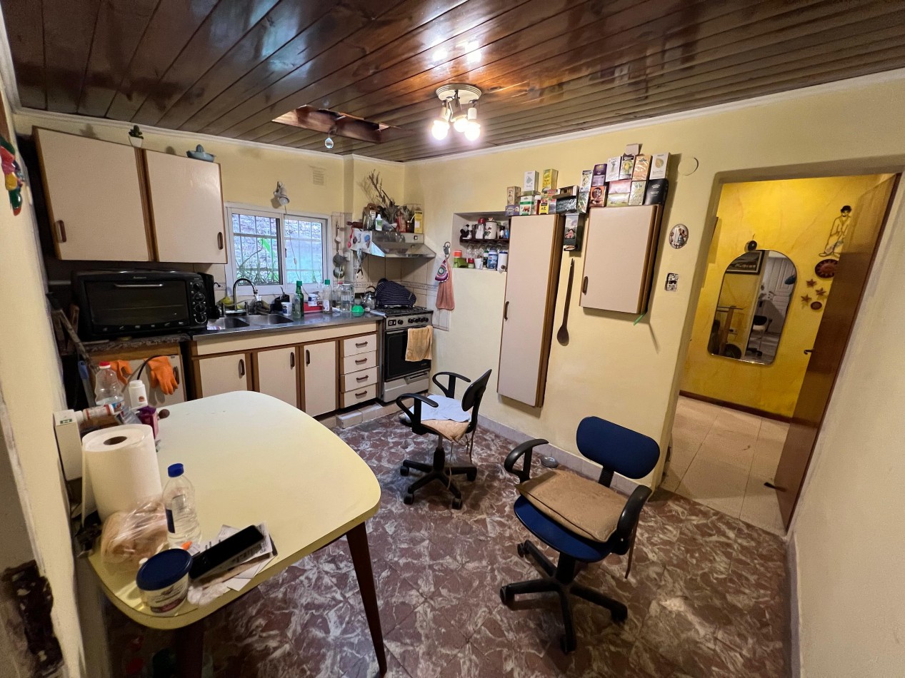 Casa 3 amb con cochera y parque, ubicado en Alvarez Thomas 642 Lomas de Zamora