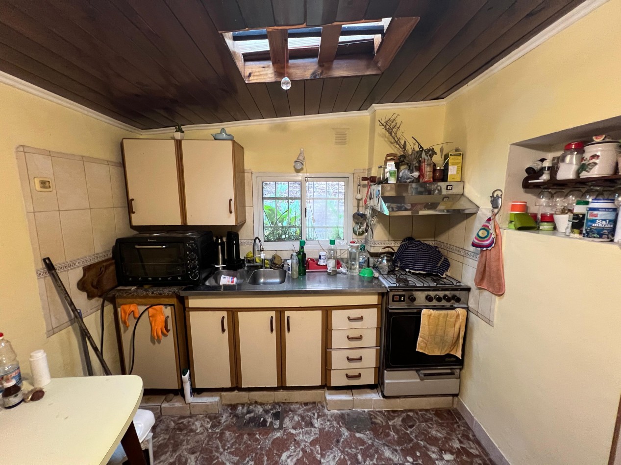 Casa 3 amb con cochera y parque, ubicado en Alvarez Thomas 642 Lomas de Zamora