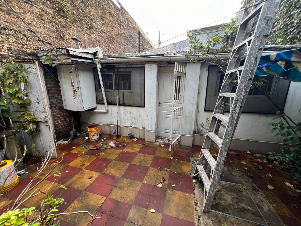 Casa 3 amb con cochera y parque, ubicado en Alvarez Thomas 642 Lomas de Zamora