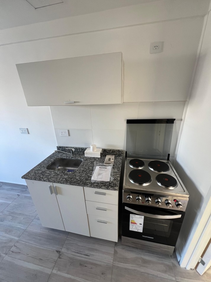 Dpto 2 amb a estrenar al frente con balcon  en 1er piso. Ubicado en Gorriti 717, L de Zamora