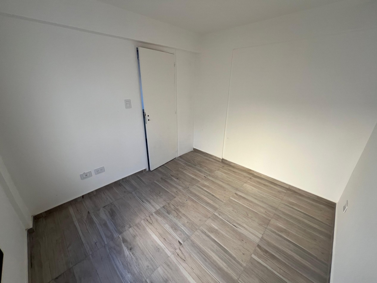 Dpto 2 amb a estrenar al frente con balcon  en 1er piso. Ubicado en Gorriti 717, L de Zamora