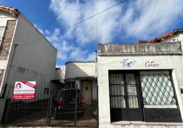 Dos Ph tipo Casa con local al frente, terreno libre y un gran galpon, ubicada en Balcarce 541, Lomas de Zamora