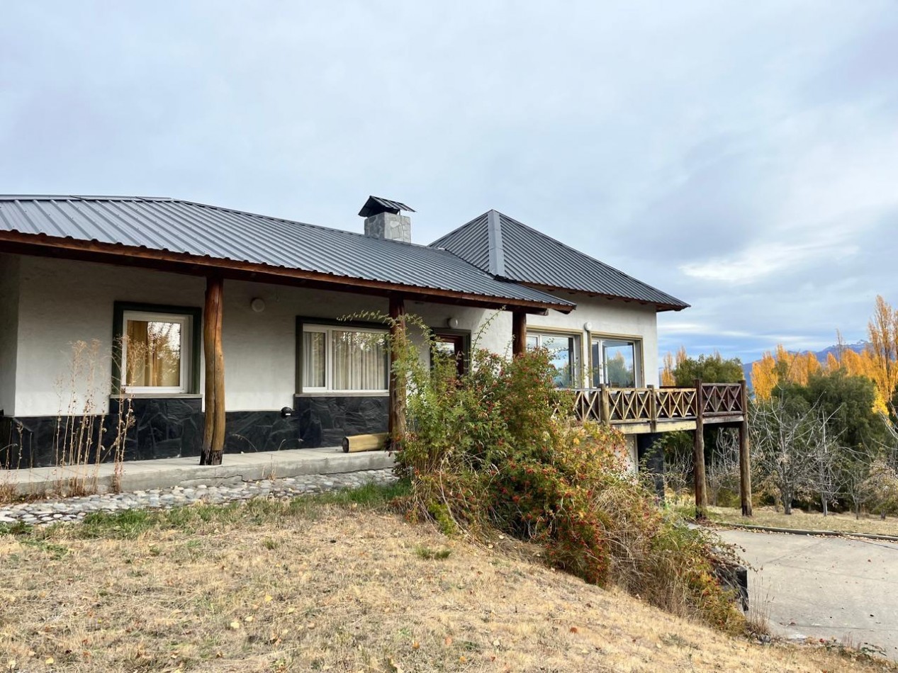 Casa quinta con quincho en ladera del Cerro Piltriquitron