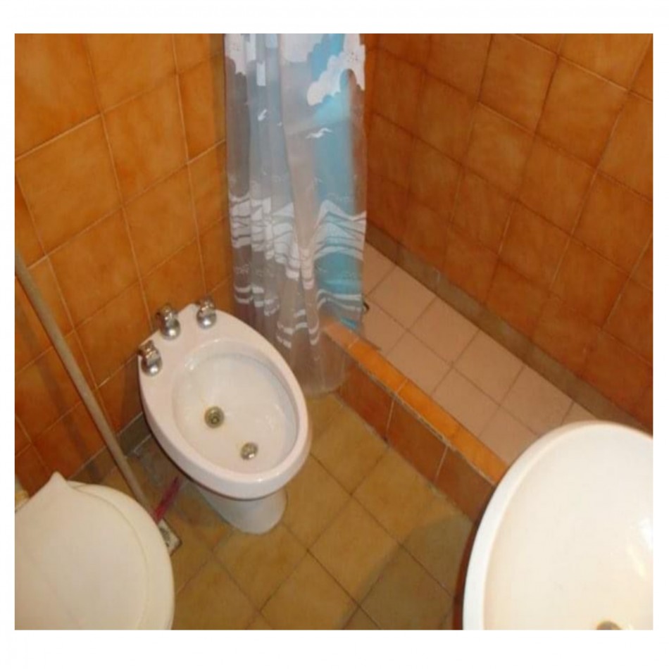 SE VENDE CHALET AL MEDIO EN PH 