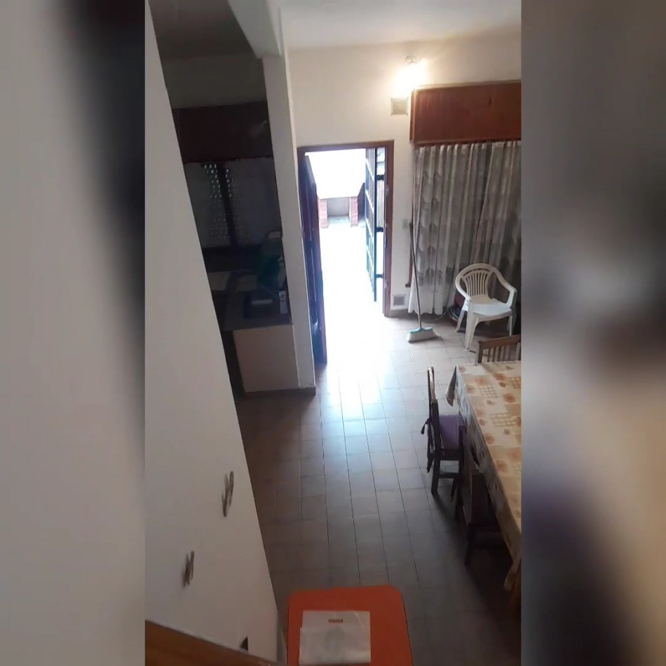 SE VENDE CHALET AL MEDIO EN PH 
