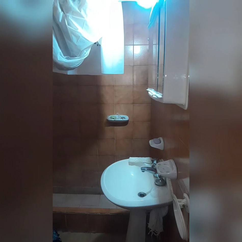 SE VENDE CHALET AL MEDIO EN PH 