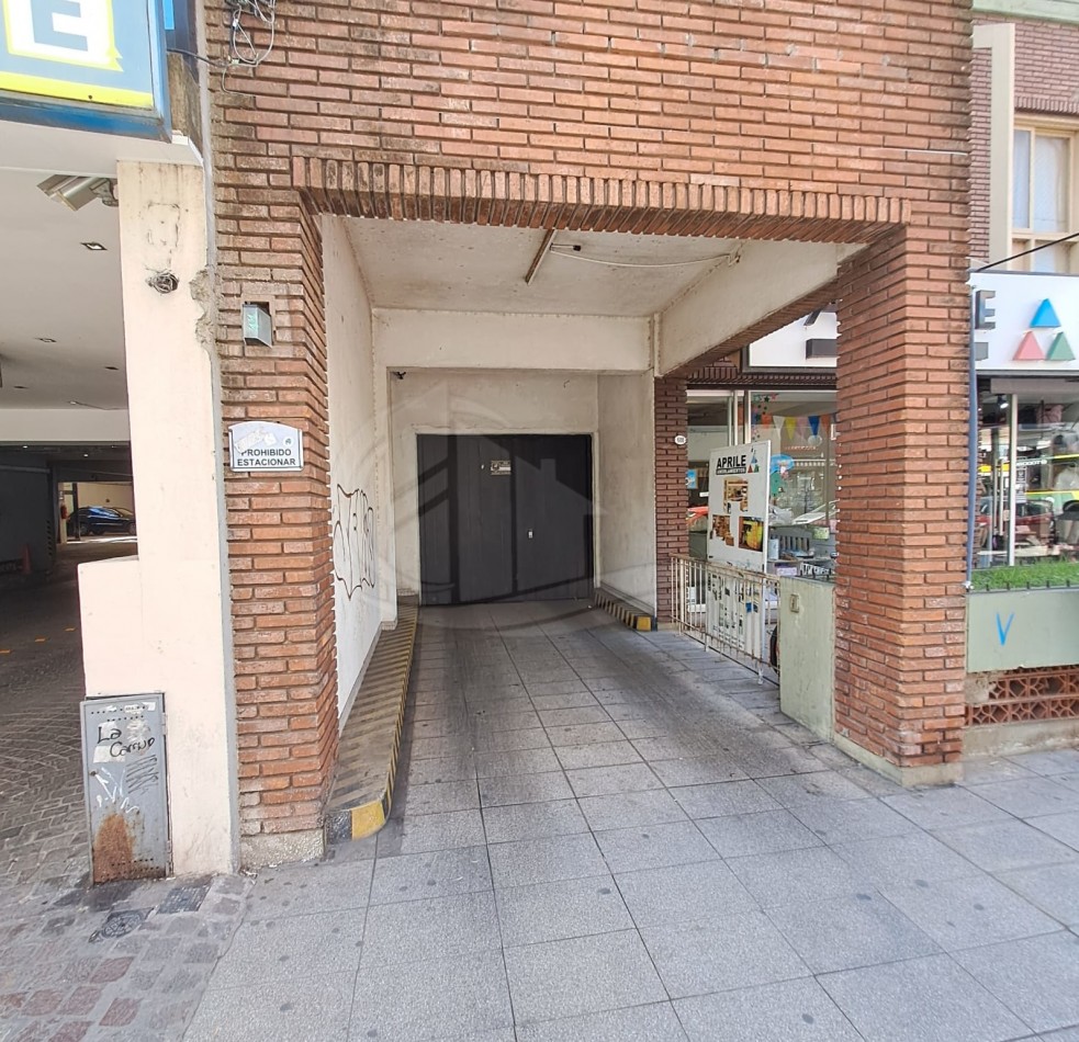 Cochera en Quilmes Centro