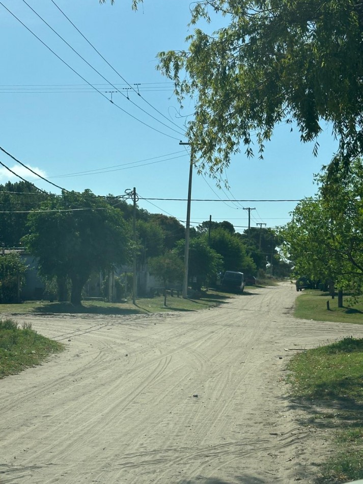 VENTA DE HERMOSO LOTE  UNIFAMILIAR EN VILLA GESELL DE  690 m2