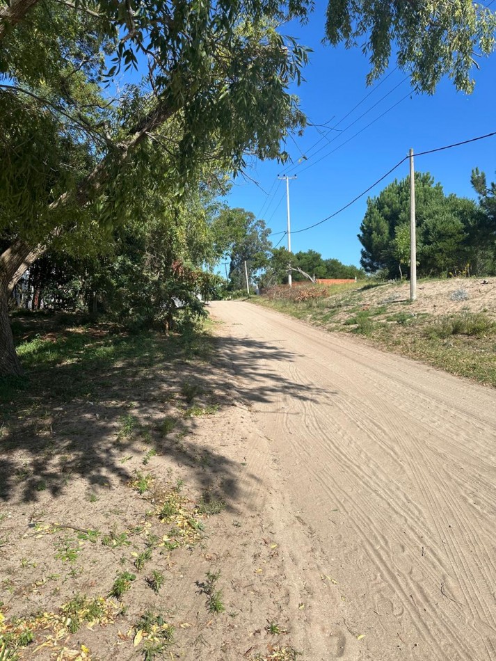 VENTA DE HERMOSO LOTE  UNIFAMILIAR EN VILLA GESELL DE  690 m2