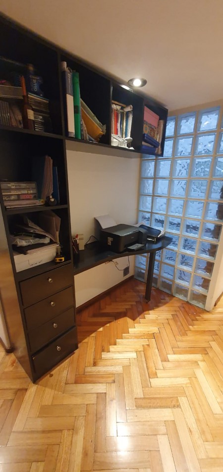 Confortable  semipiso con excelente distribucion y estado impecable!! Amplios balcones