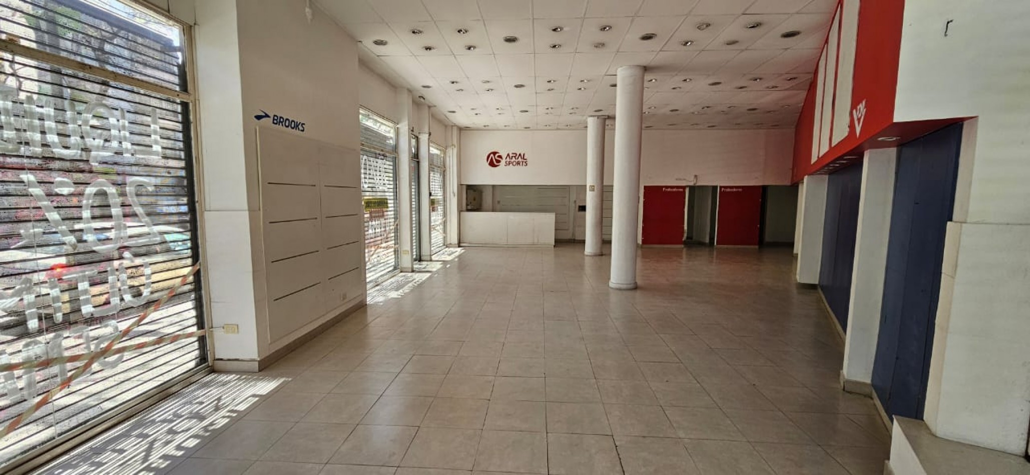 Importante y exclusivo local sobre av Corriente  - 23 metros de frente