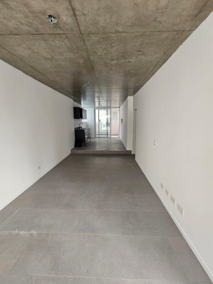 Hermoso 2 ambientes a estrenar con toilette de recepcion y dormitorio en suite . 60 metros totales