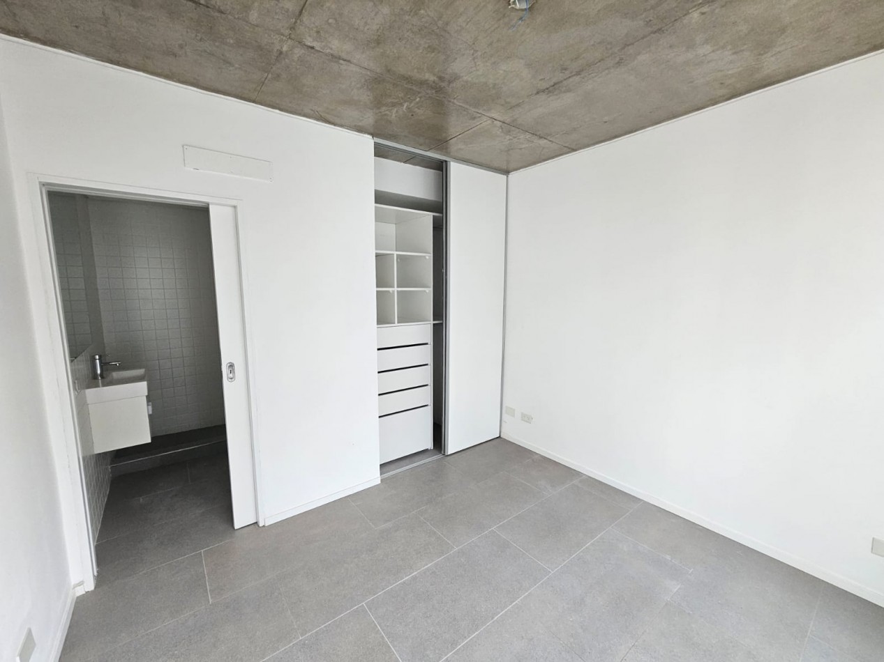 Hermoso 2 ambientes a estrenar con toilette de recepcion y dormitorio en suite . 60 metros totales