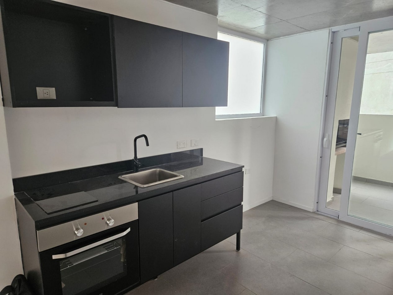 Hermoso 2 ambientes a estrenar con toilette de recepcion y dormitorio en suite . 60 metros totales