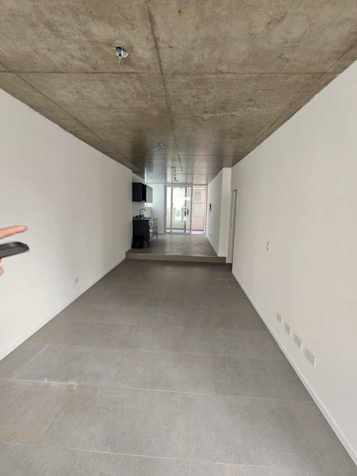 Hermoso 2 ambientes a estrenar con toilette de recepcion y dormitorio en suite . 60 metros totales