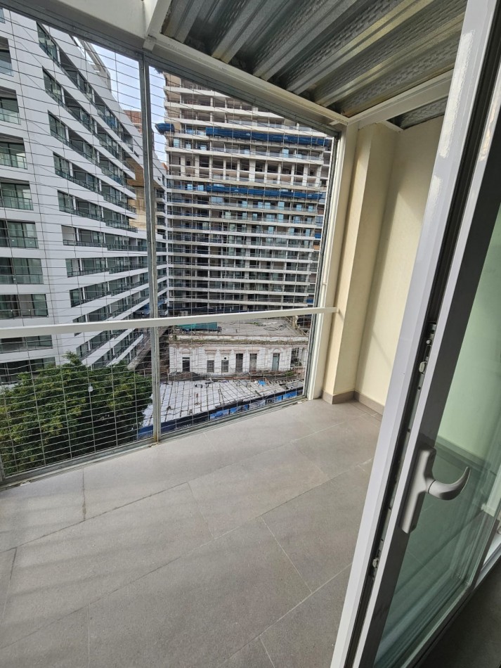 Hermoso 2 ambientes a estrenar con toilette de recepcion y dormitorio en suite . 60 metros totales