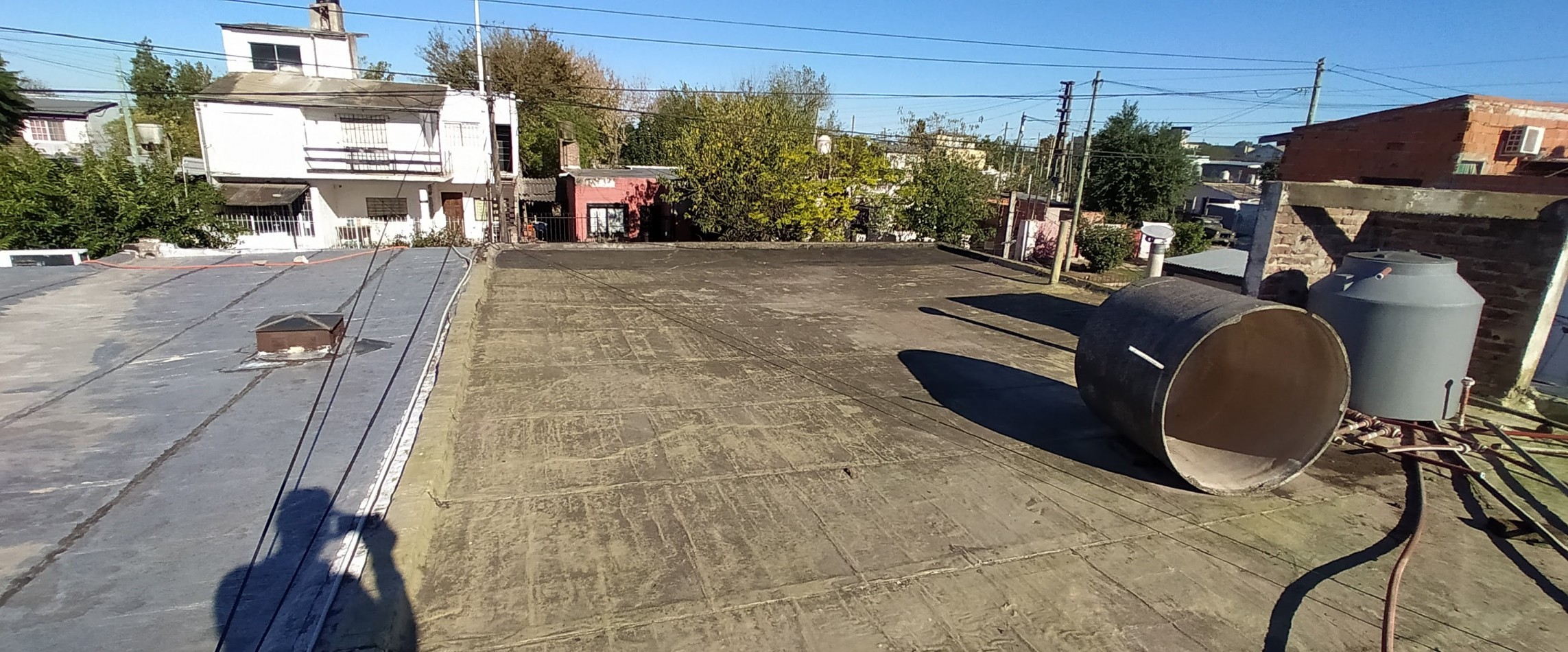 OCASION  !  NO APTA CREDITO casa c/ galpon, techo de losa, lote 8.66x29, 4 amb, baño, 3 dorm, e/ auto, 1 Cdra. de 2 Avenidas, Vs. transportes