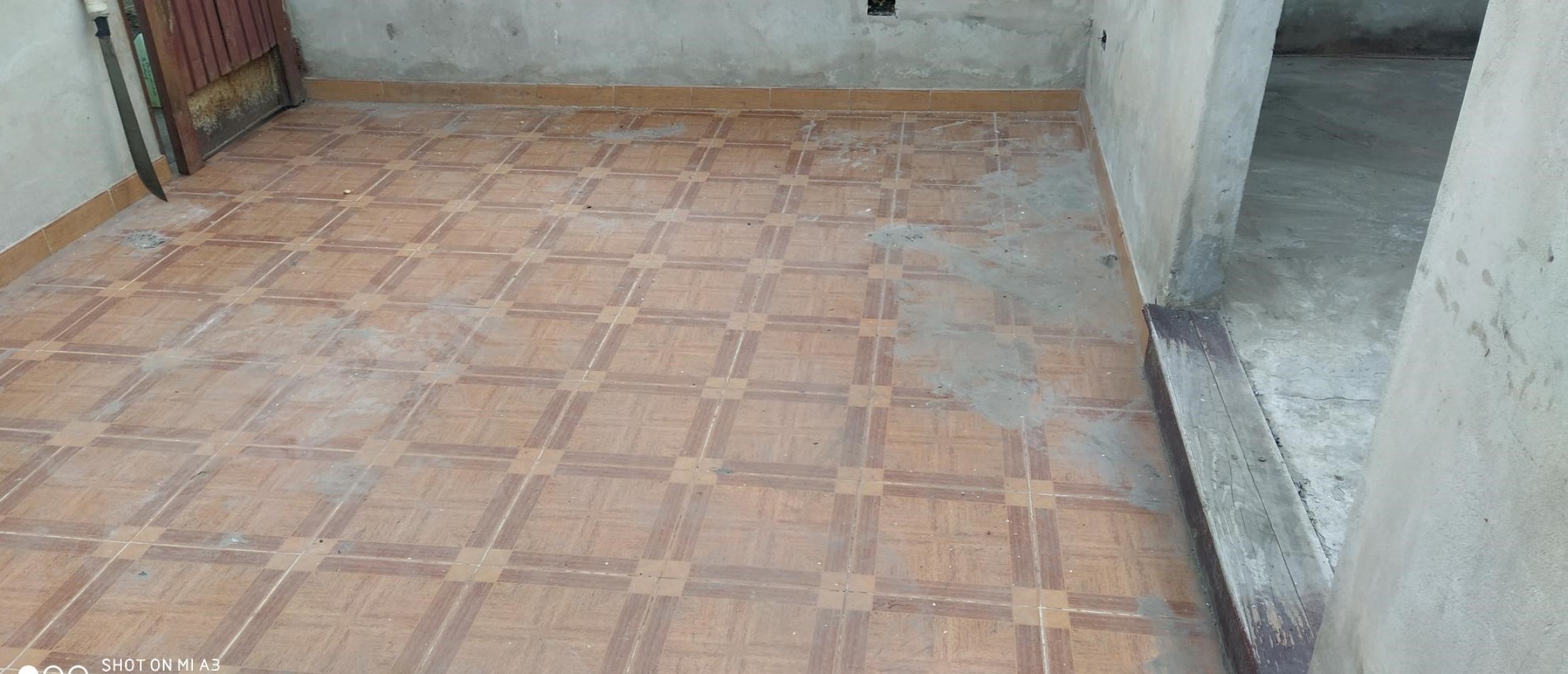 OCASION  !  NO APTA CREDITO casa c/ galpon, techo de losa, lote 8.66x29, 4 amb, baño, 3 dorm, e/ auto, 1 Cdra. de 2 Avenidas, Vs. transportes