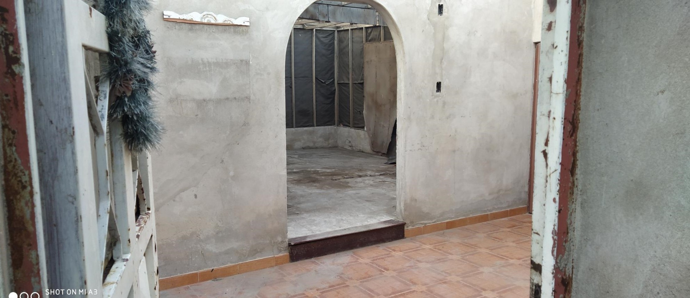 OCASION  !  NO APTA CREDITO casa c/ galpon, techo de losa, lote 8.66x29, 4 amb, baño, 3 dorm, e/ auto, 1 Cdra. de 2 Avenidas, Vs. transportes