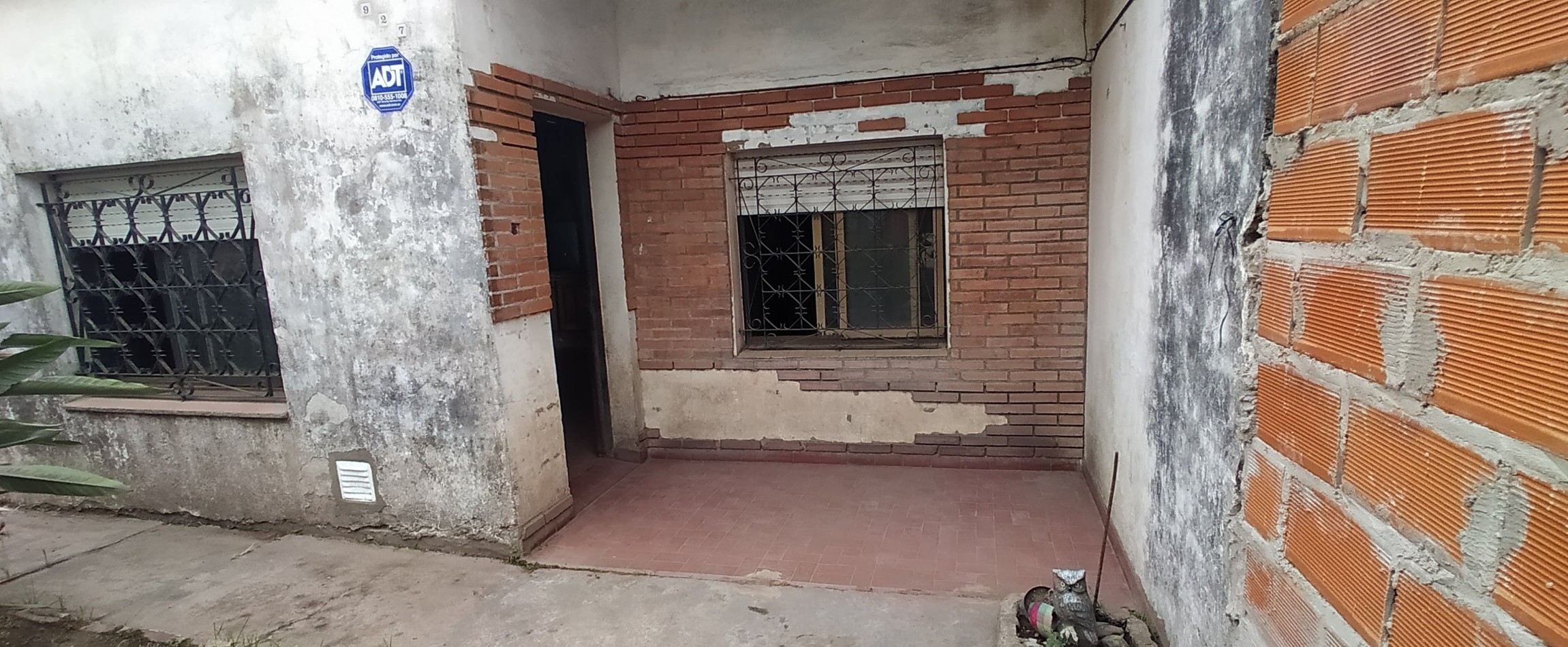 OCASION  !  NO APTA CREDITO casa c/ galpon, techo de losa, lote 8.66x29, 4 amb, baño, 3 dorm, e/ auto, 1 Cdra. de 2 Avenidas, Vs. transportes
