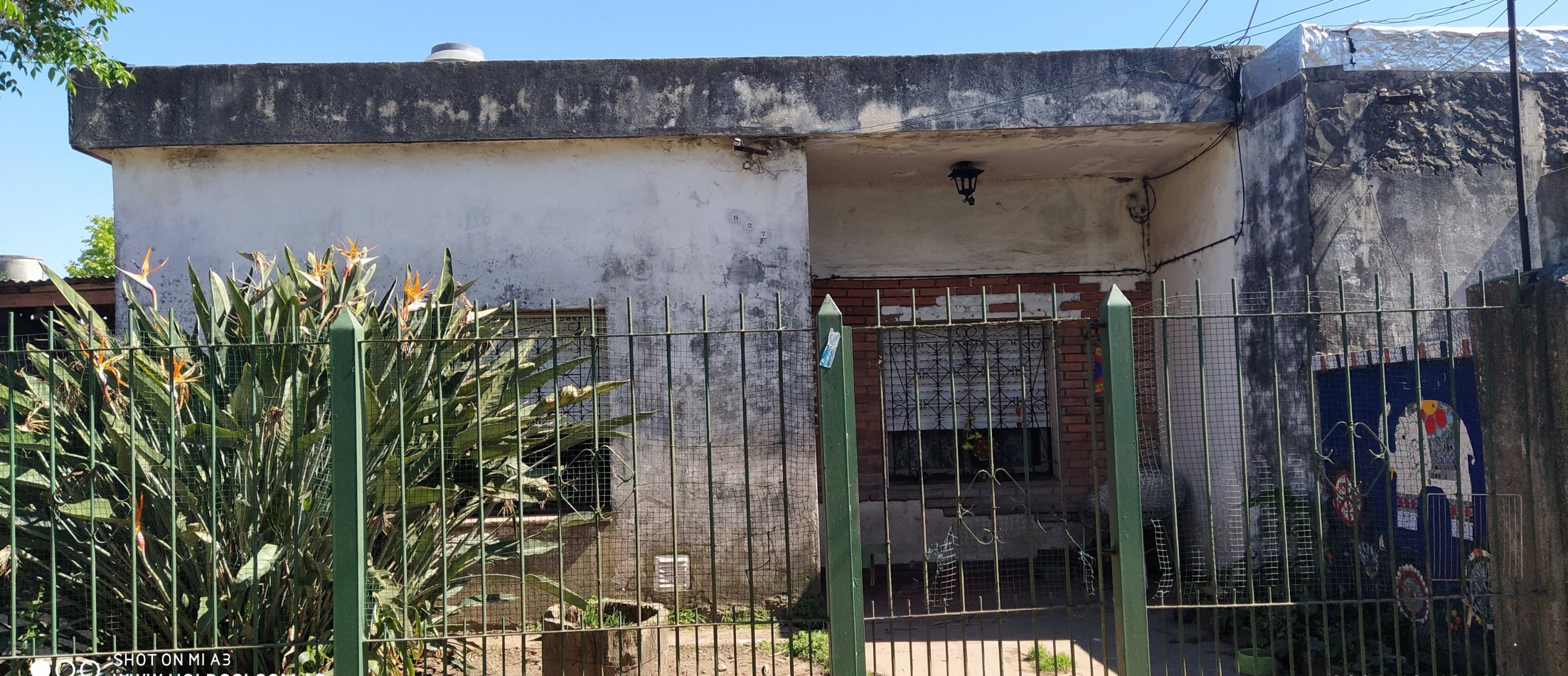 OCASION  !  NO APTA CREDITO casa c/ galpon, techo de losa, lote 8.66x29, 4 amb, baño, 3 dorm, e/ auto, 1 Cdra. de 2 Avenidas, Vs. transportes