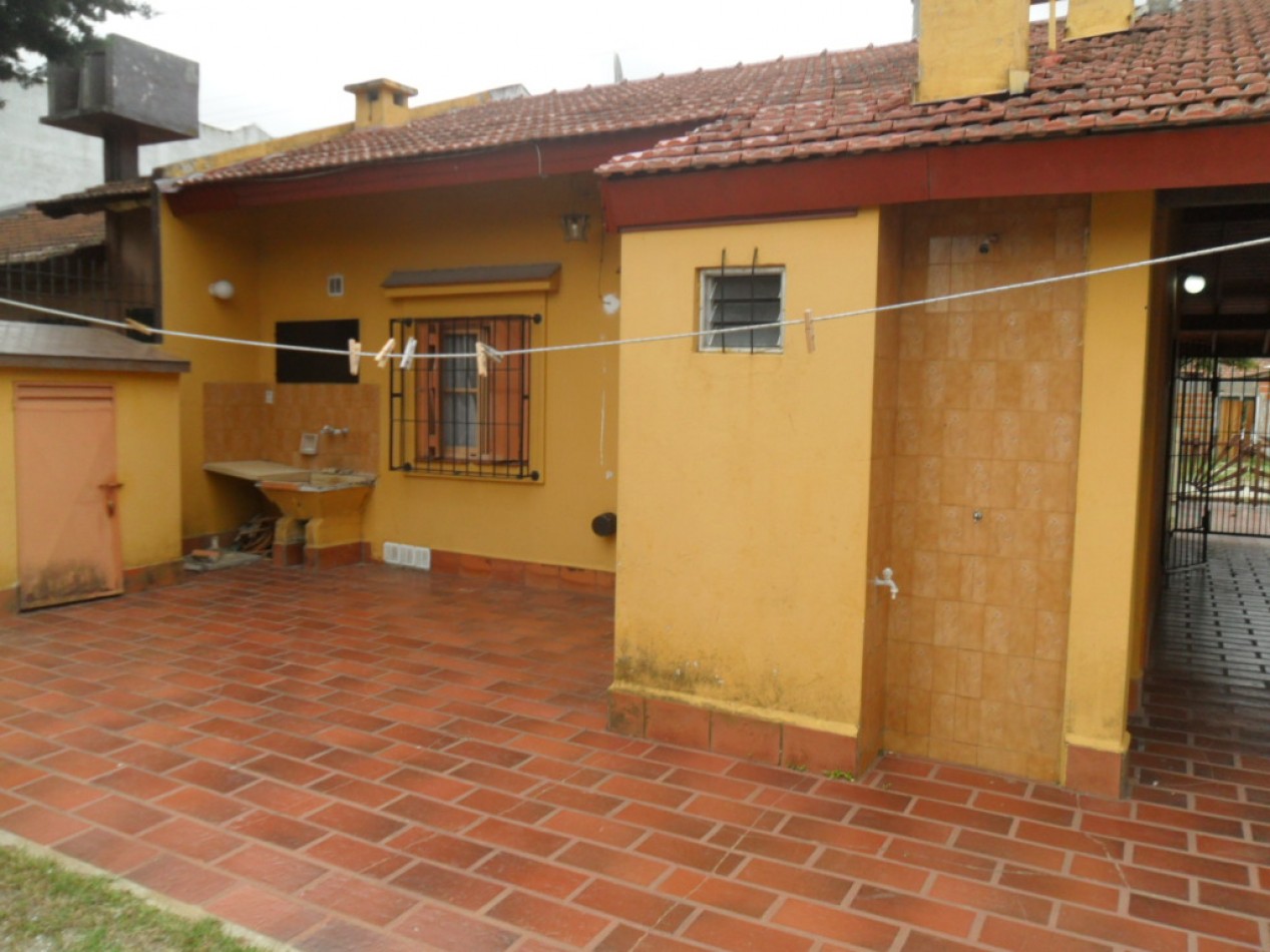 Hermosa casa de 3 amb. con todos los servicios