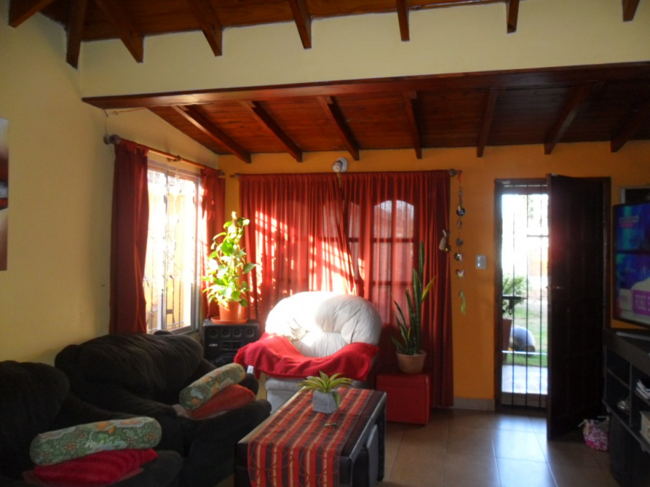 Casa  3 Amb. con depto. 2 Amb Calle 8 e 12 y Av. II