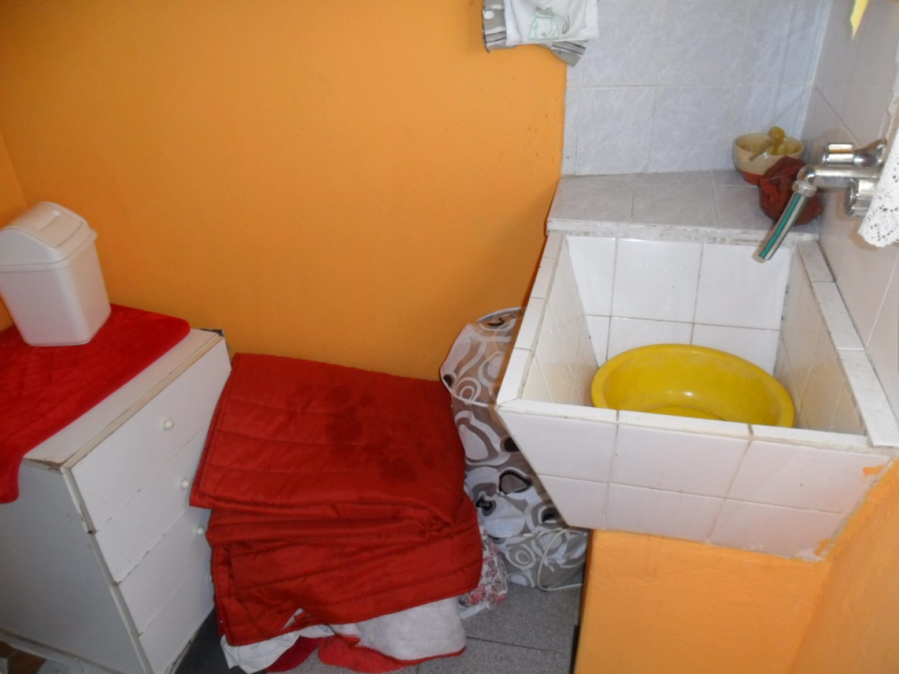 Casa  3 Amb. con depto. 2 Amb Calle 8 e 12 y Av. II