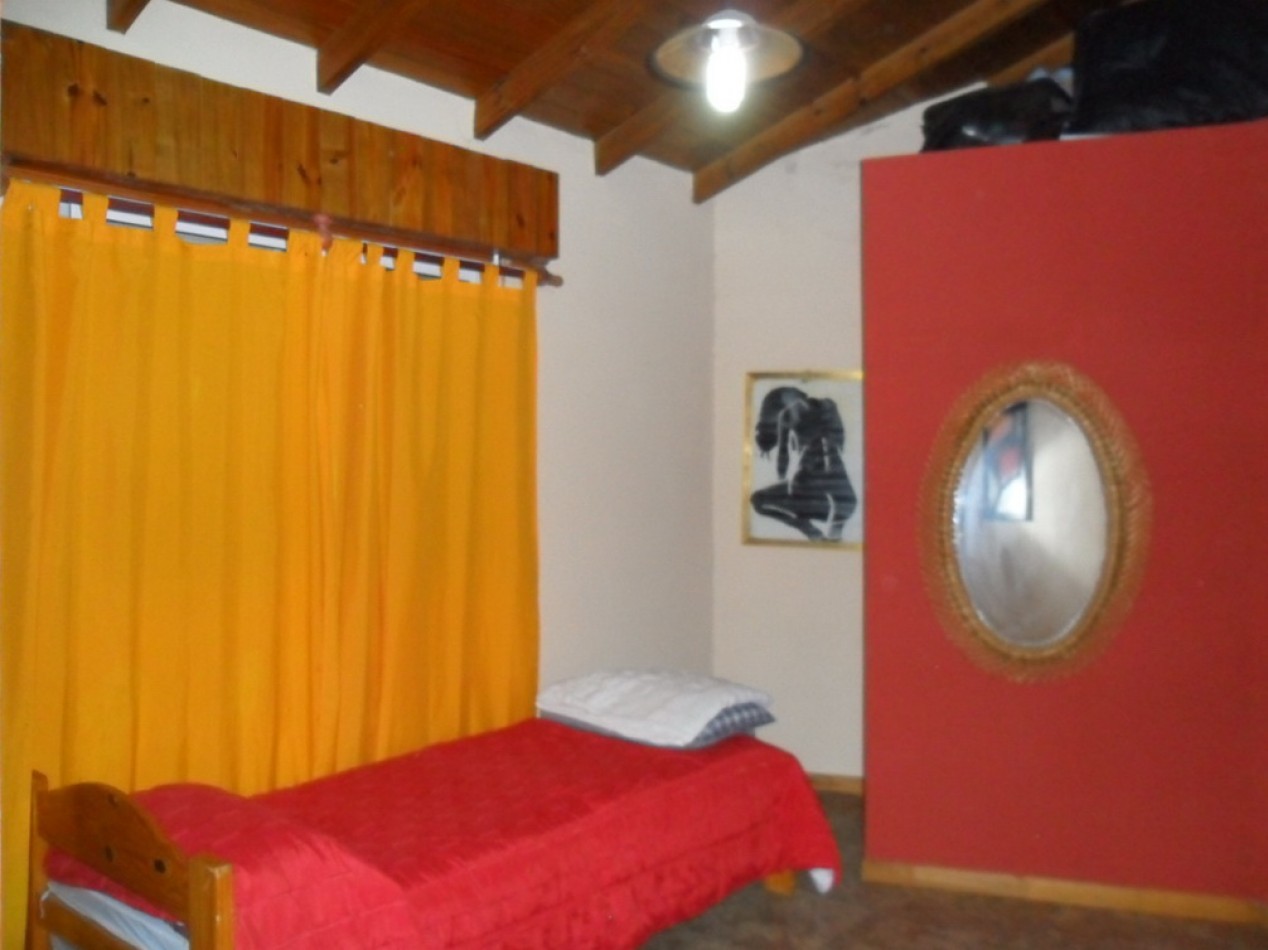 Casa  3 Amb. con depto. 2 Amb Calle 8 e 12 y Av. II