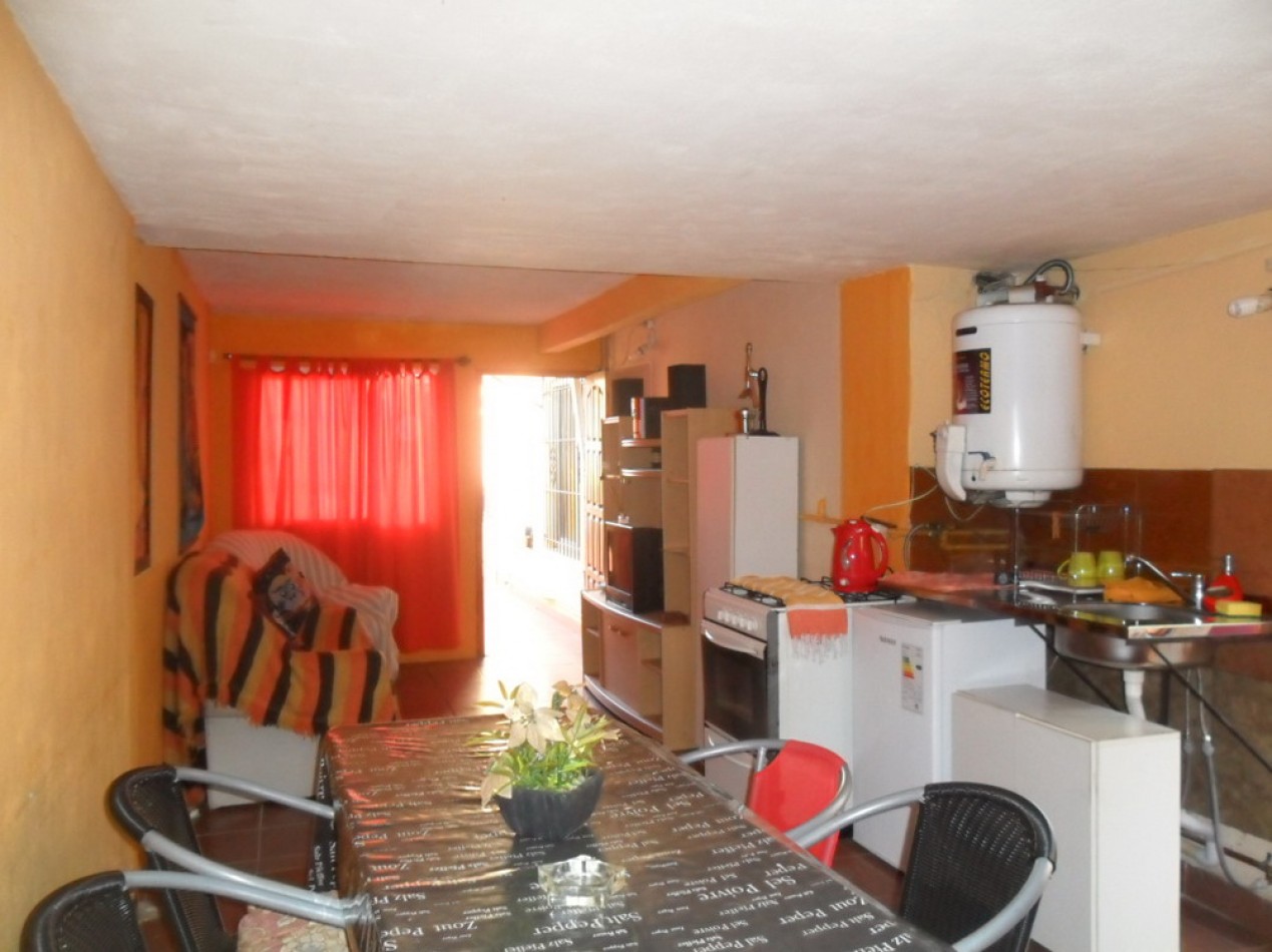 Casa  3 Amb. con depto. 2 Amb Calle 8 e 12 y Av. II