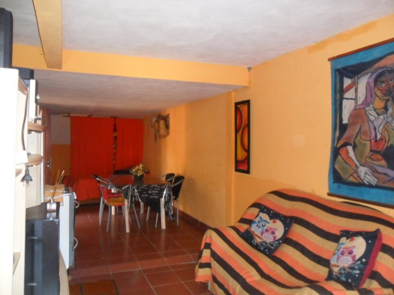Casa  3 Amb. con depto. 2 Amb Calle 8 e 12 y Av. II